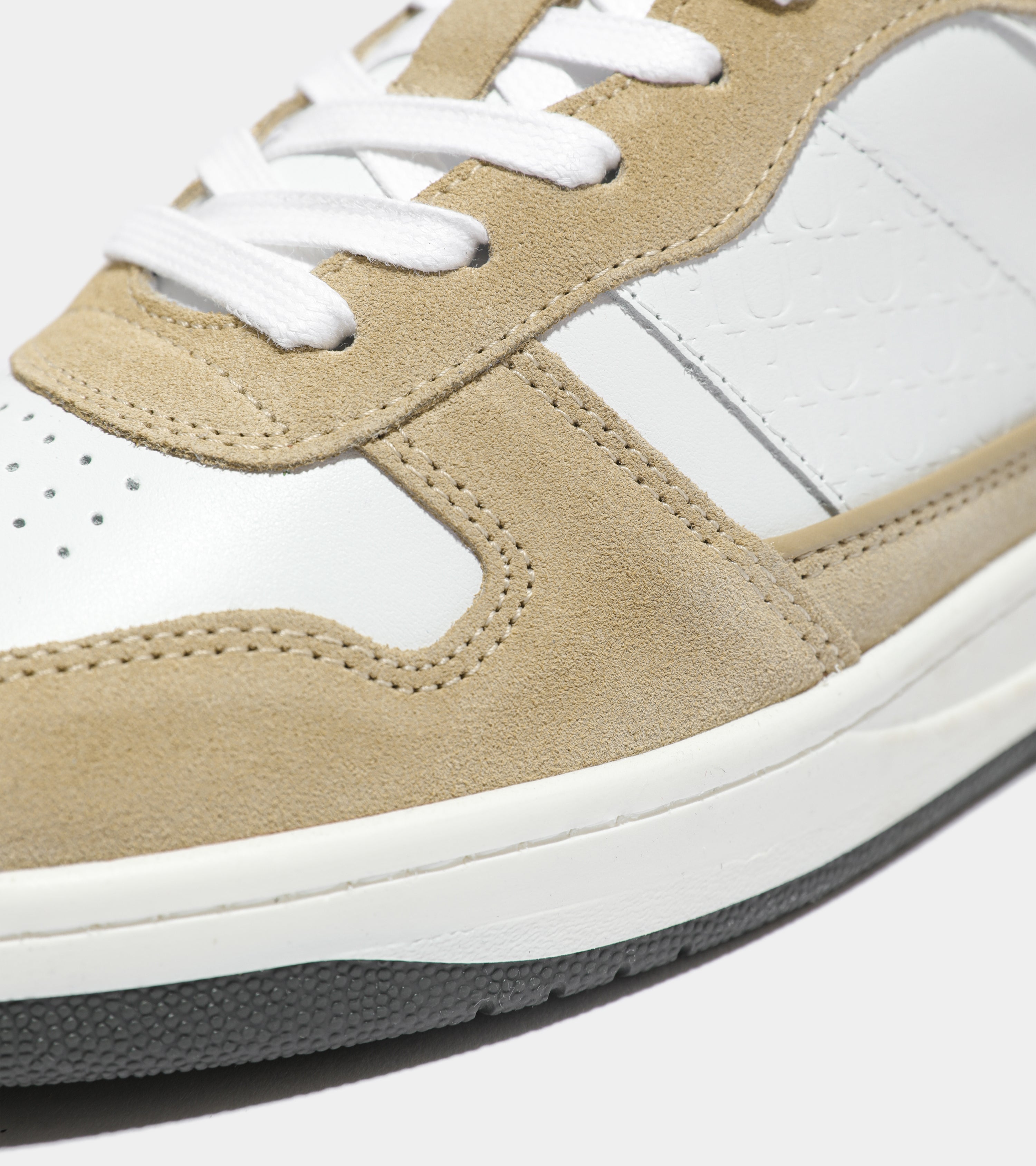 UHF05 LOW | BEIGE SUEDE WHITE EMBOSS