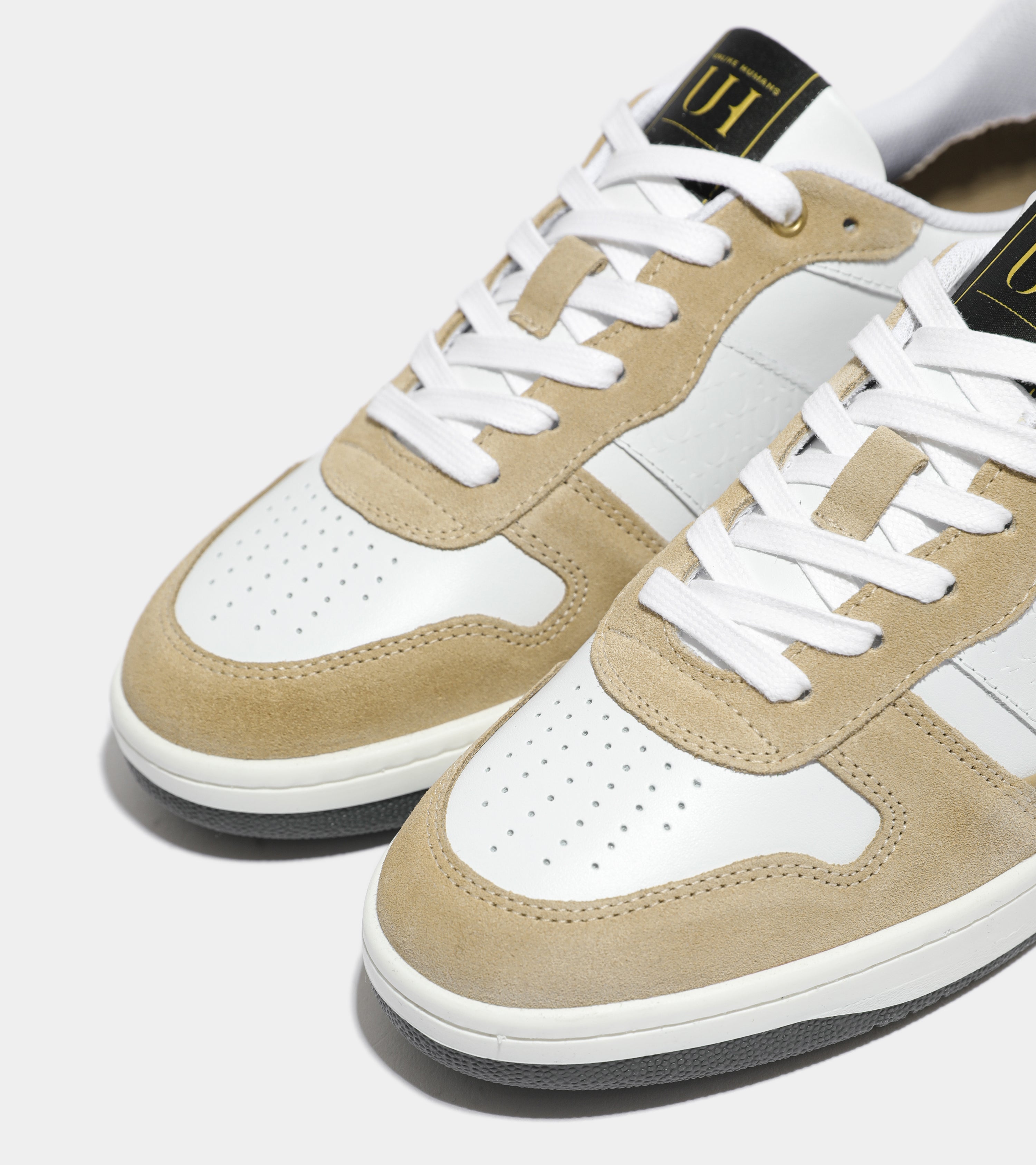 UHF05 LOW | BEIGE SUEDE WHITE EMBOSS